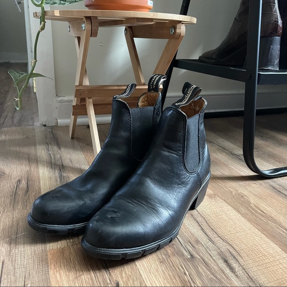 Blundstone Heeled Boots in Black - Picture 4 of 5